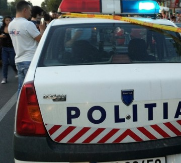 Accident rutier pe trotuar: doi tineri, răniţi